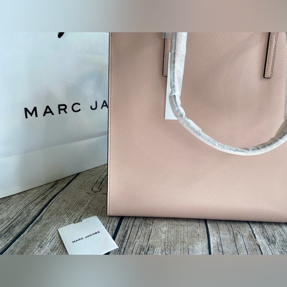 NWT! Large Authentic Marc Jacobs leather tote bag soft pink w/ charms + Gift bag - Picture 15 of 16